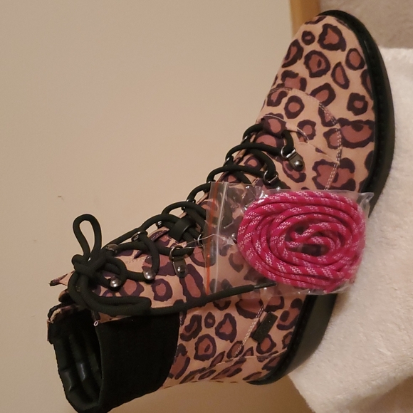 Kenneth Cole Waterproof Rhyme Hiker - Picture 8 of 12